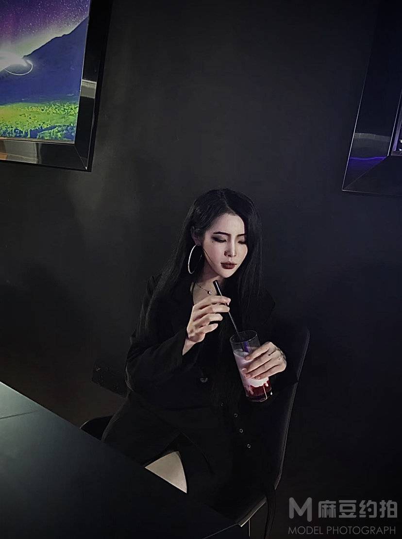 黑白模特