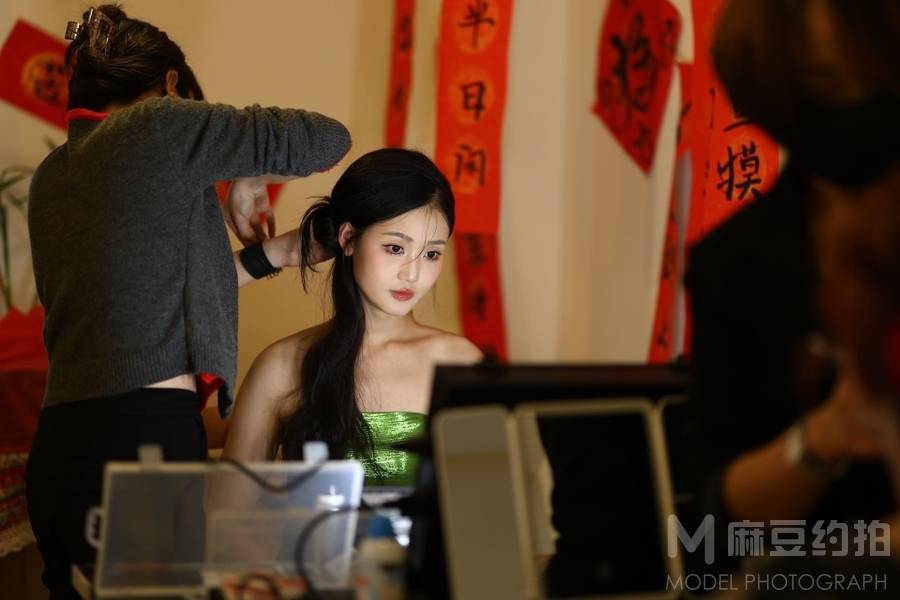 情绪模特