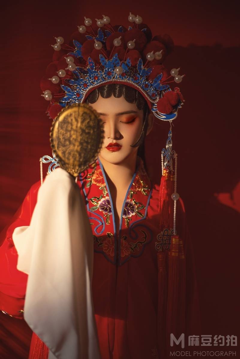 情绪模特
