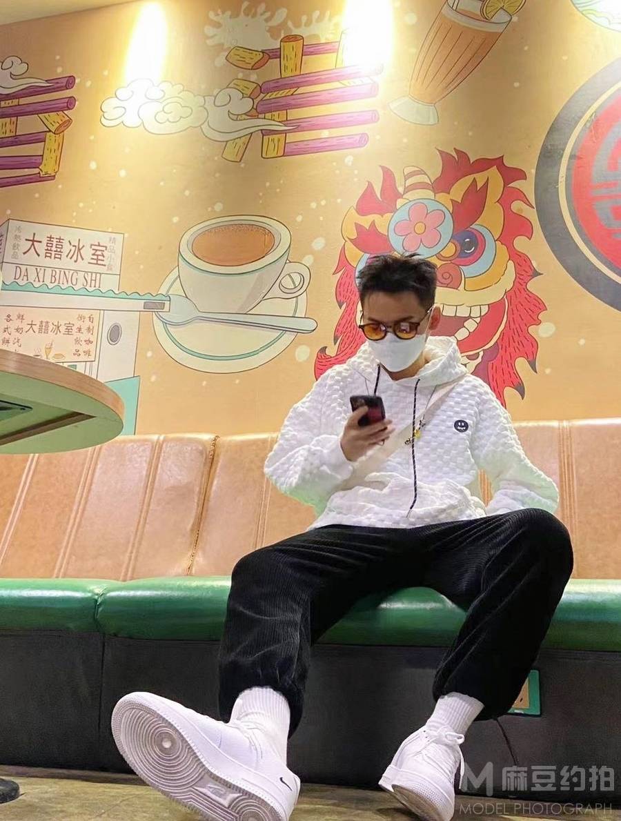 情绪模特