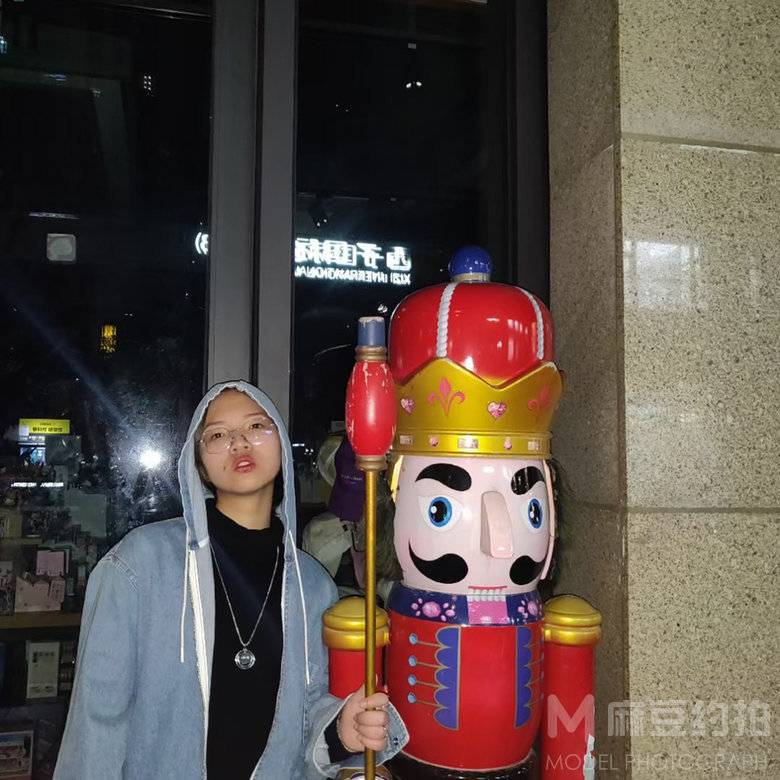 情绪模特
