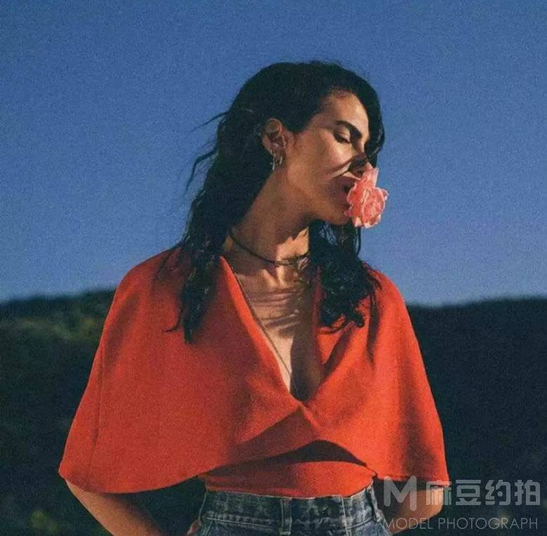 情绪模特