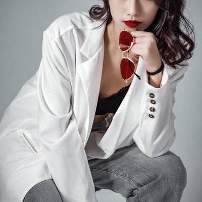 情绪模特