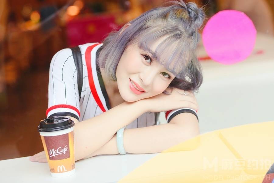 情绪模特