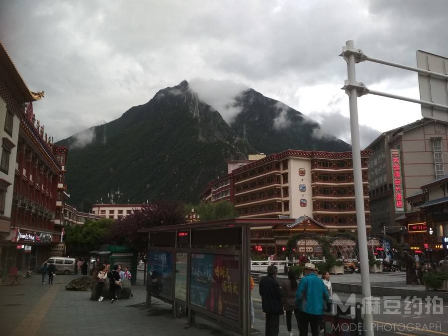 情绪模特