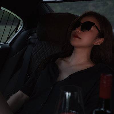 黑白模特