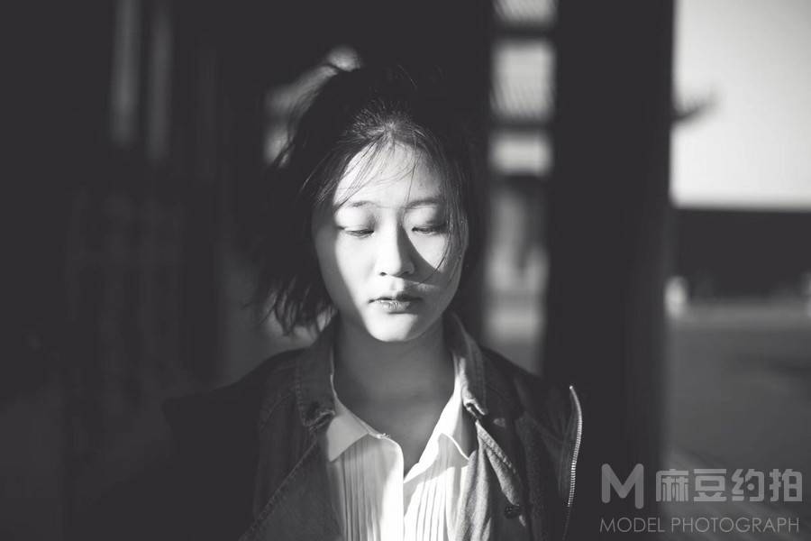 黑白模特