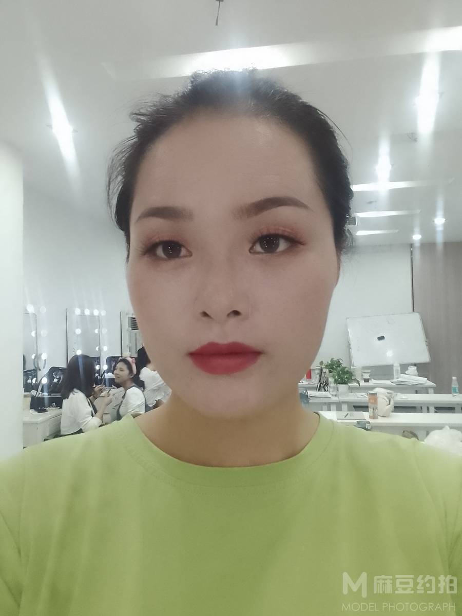 妆容模特
