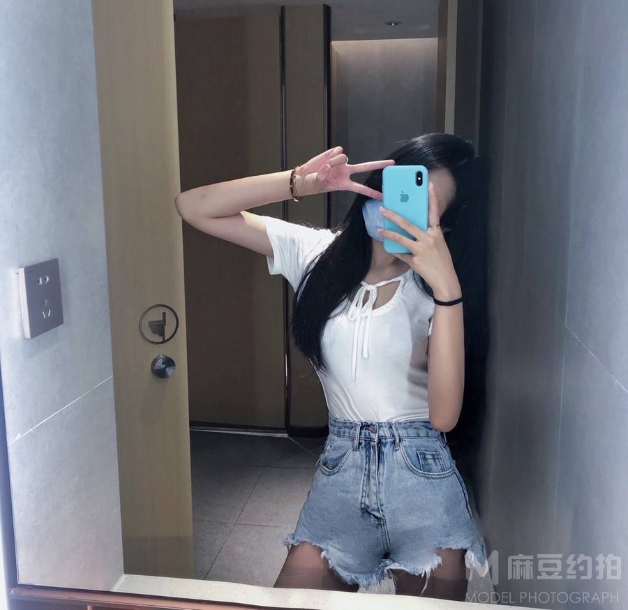 黑白模特