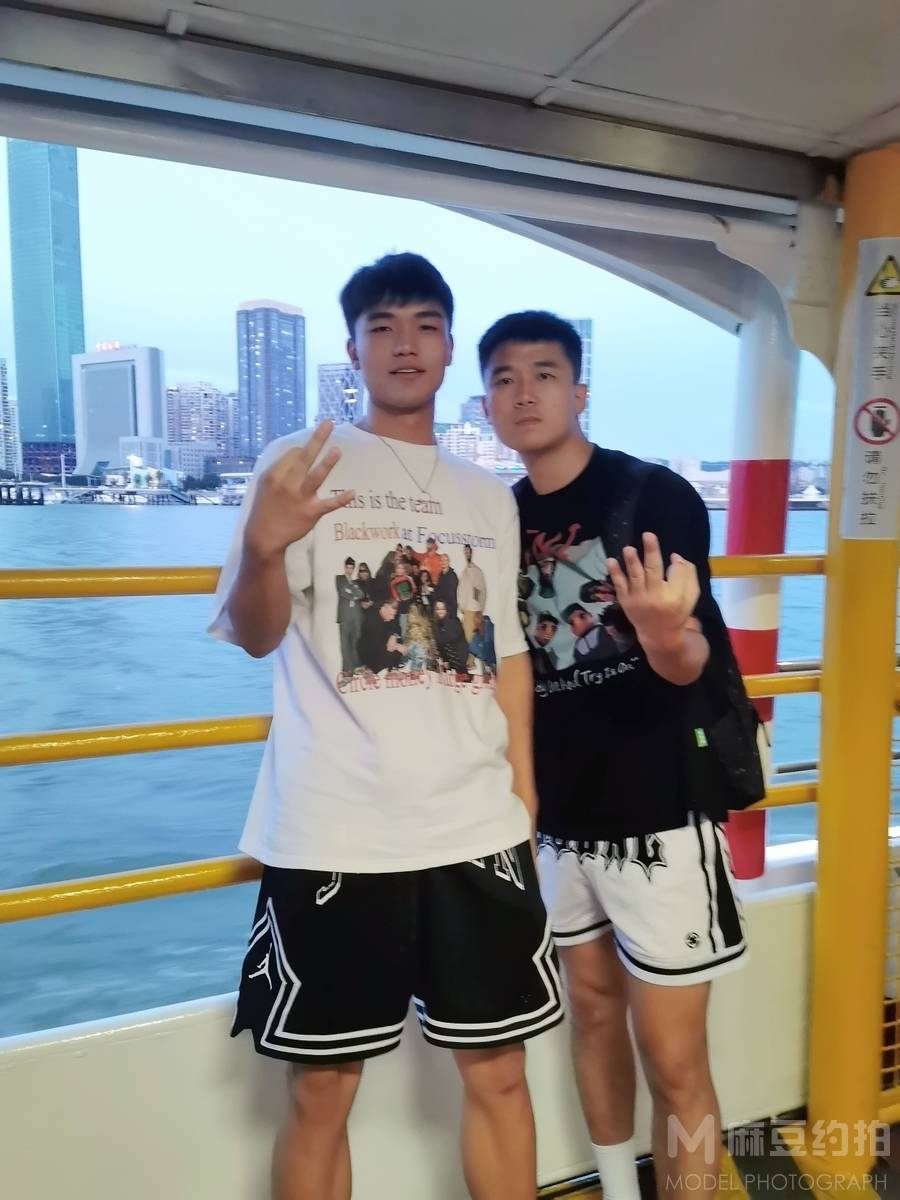 黑白模特
