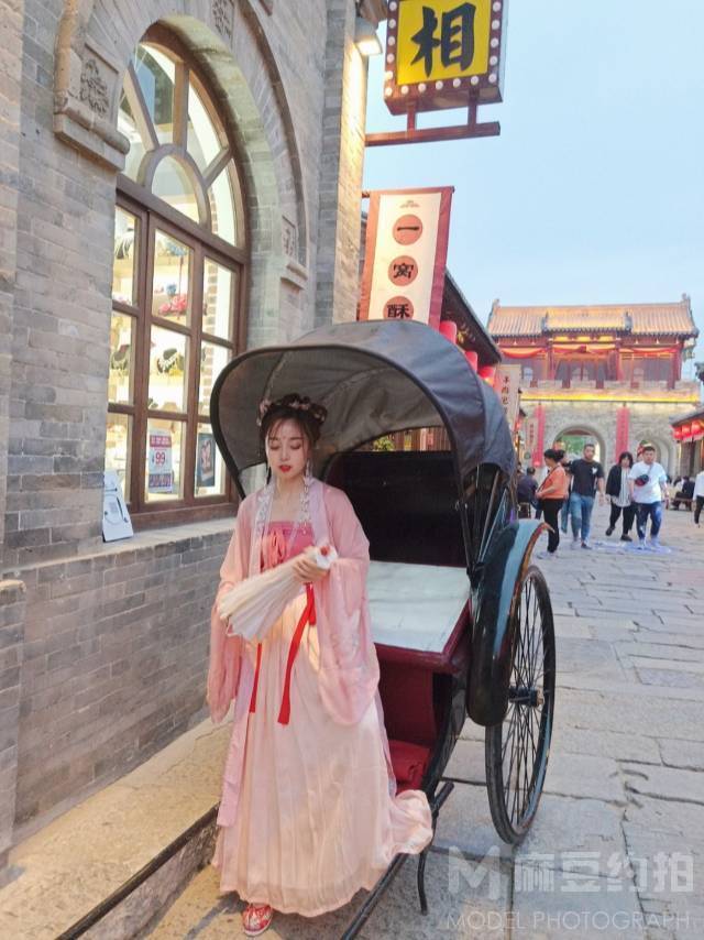 汉服模特
