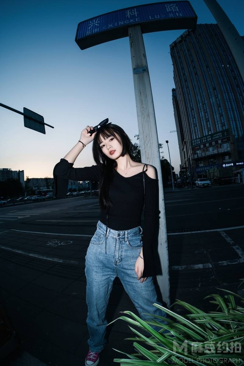 情绪模特