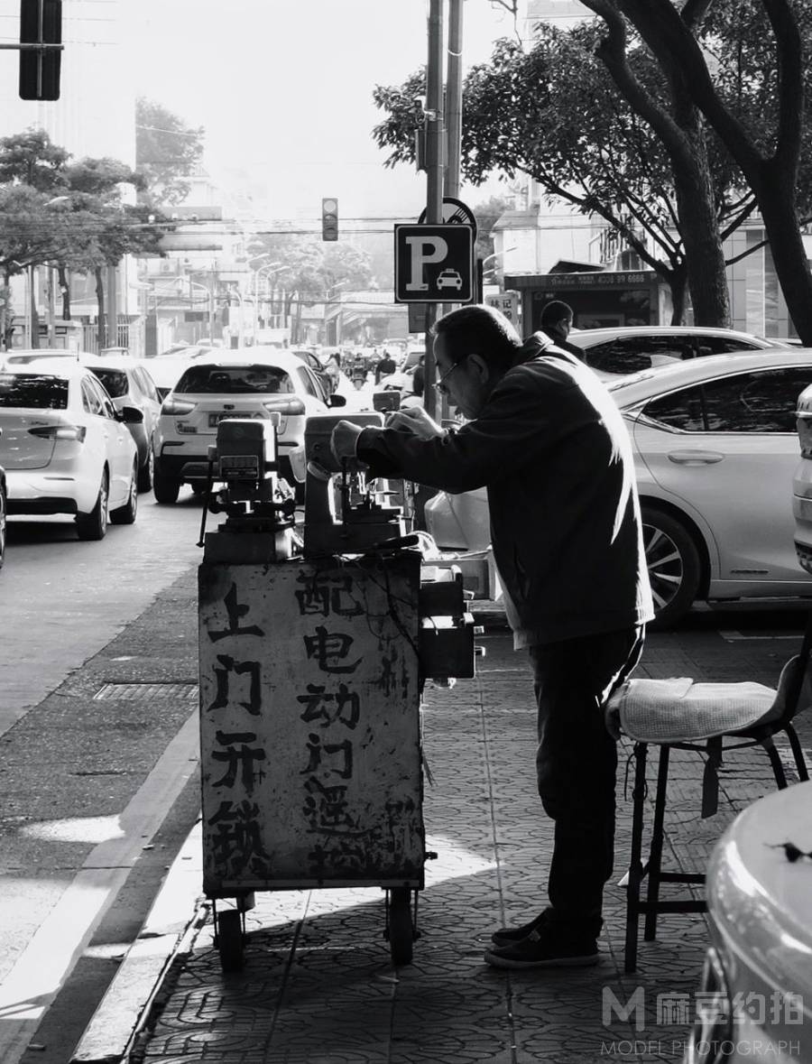 情绪模特