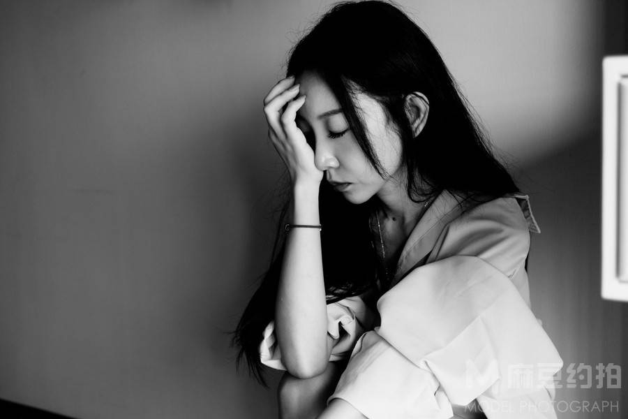 黑白模特