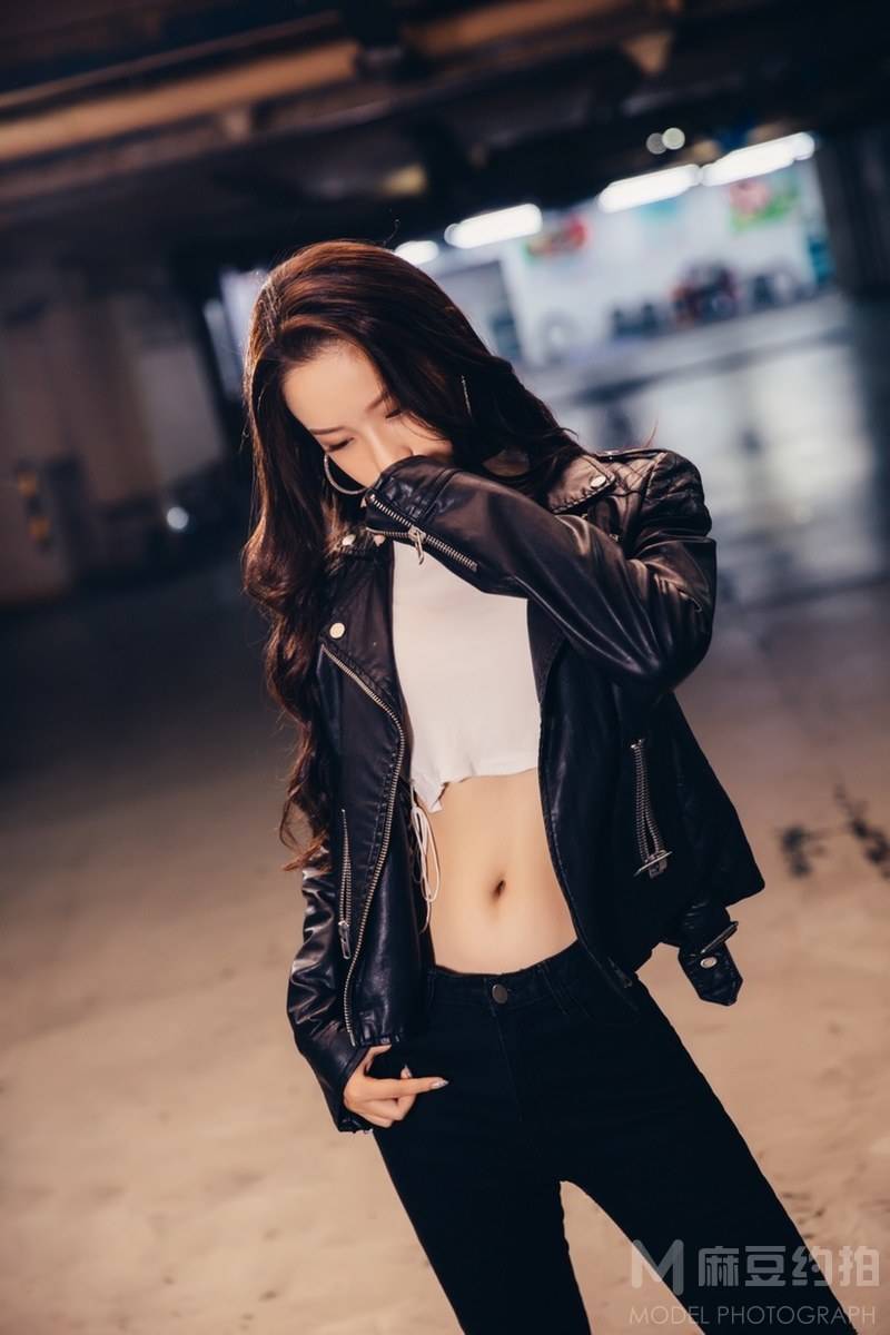 黑白模特