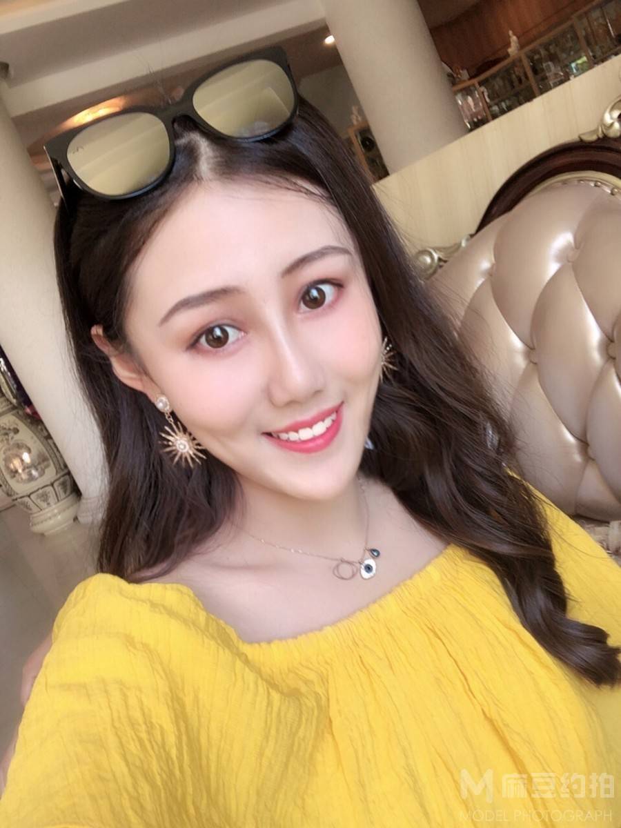 校园模特