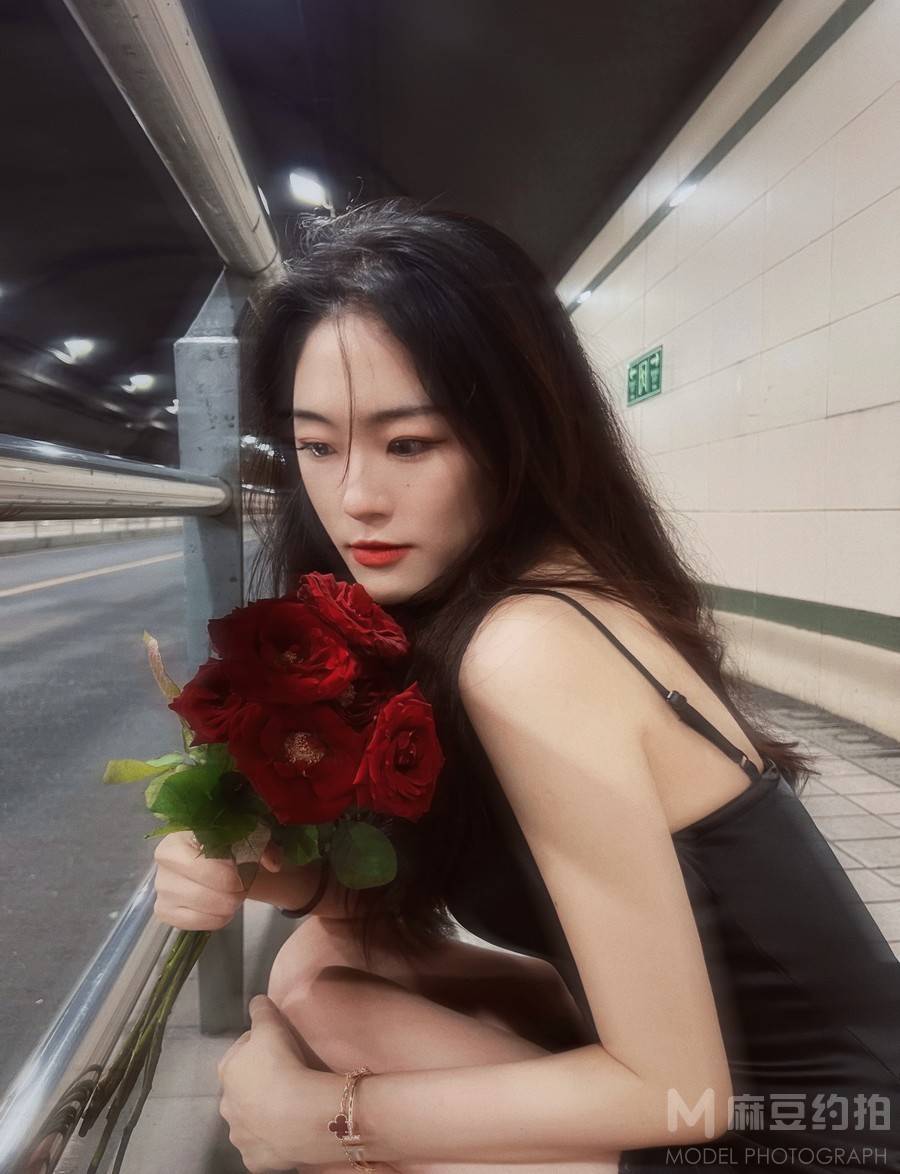 情绪模特