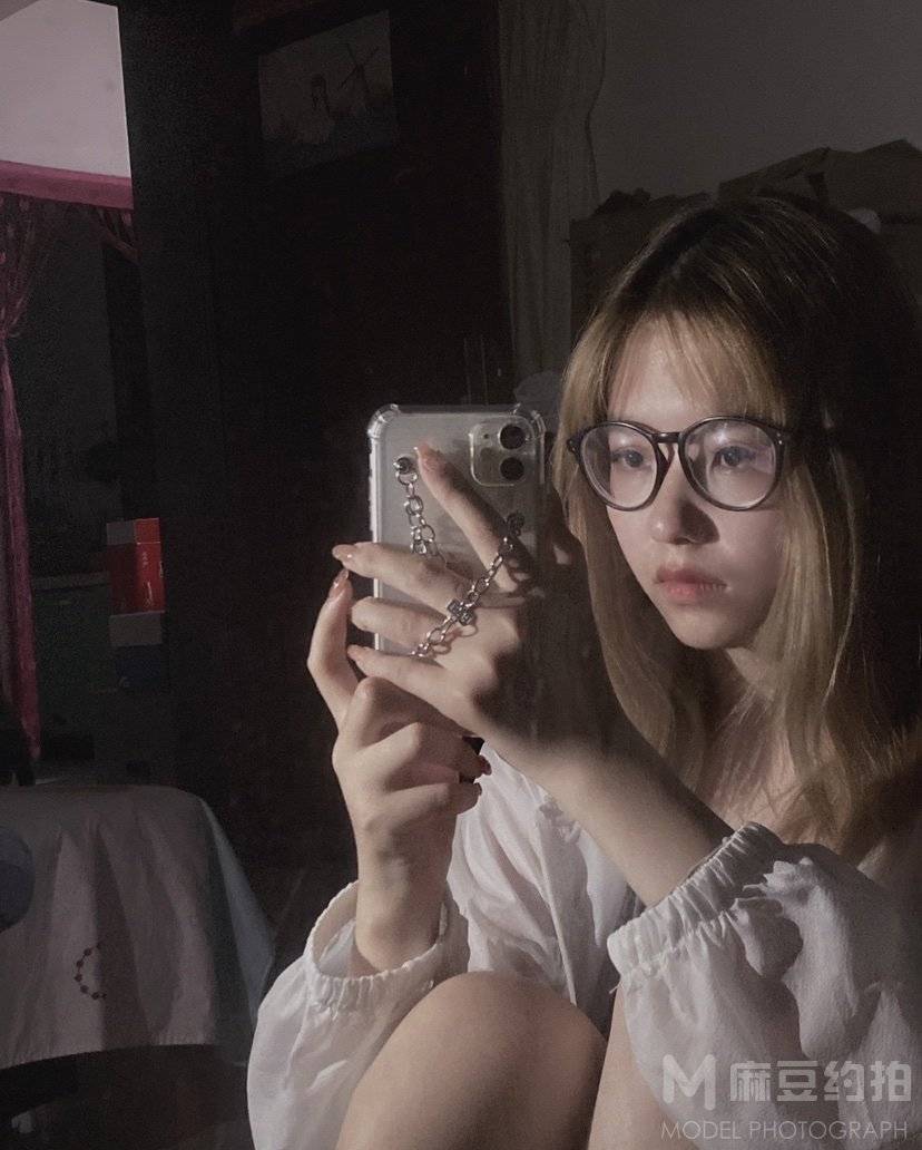 黑白模特