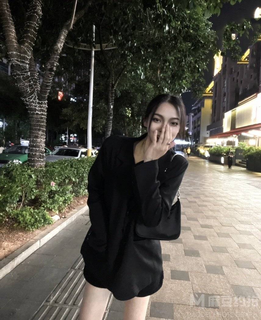 黑白模特