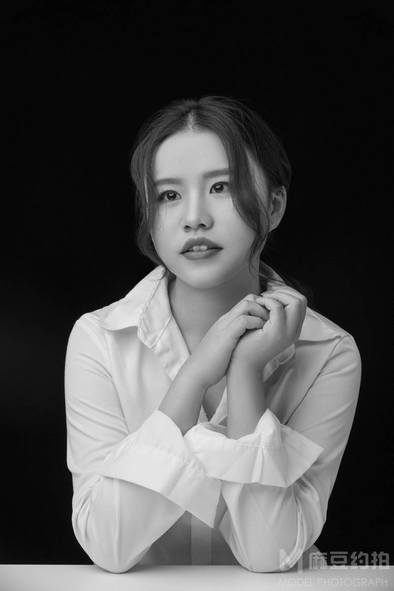 黑白模特