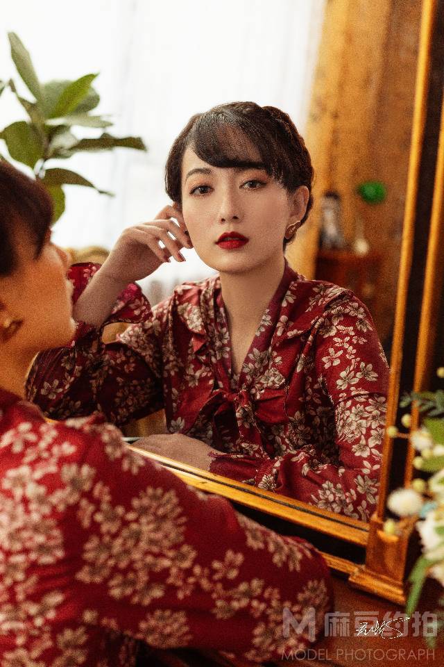 情绪模特
