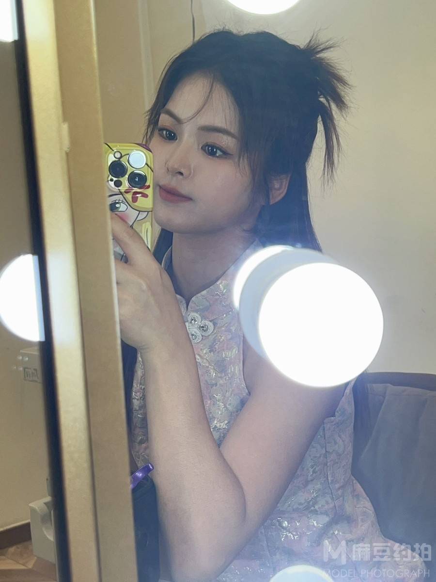 妆容模特