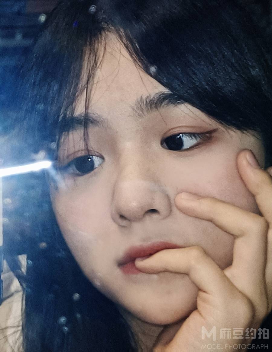 情绪模特
