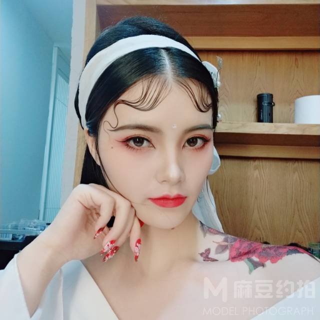情绪模特