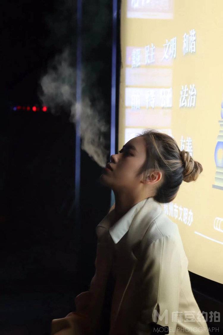 情绪模特