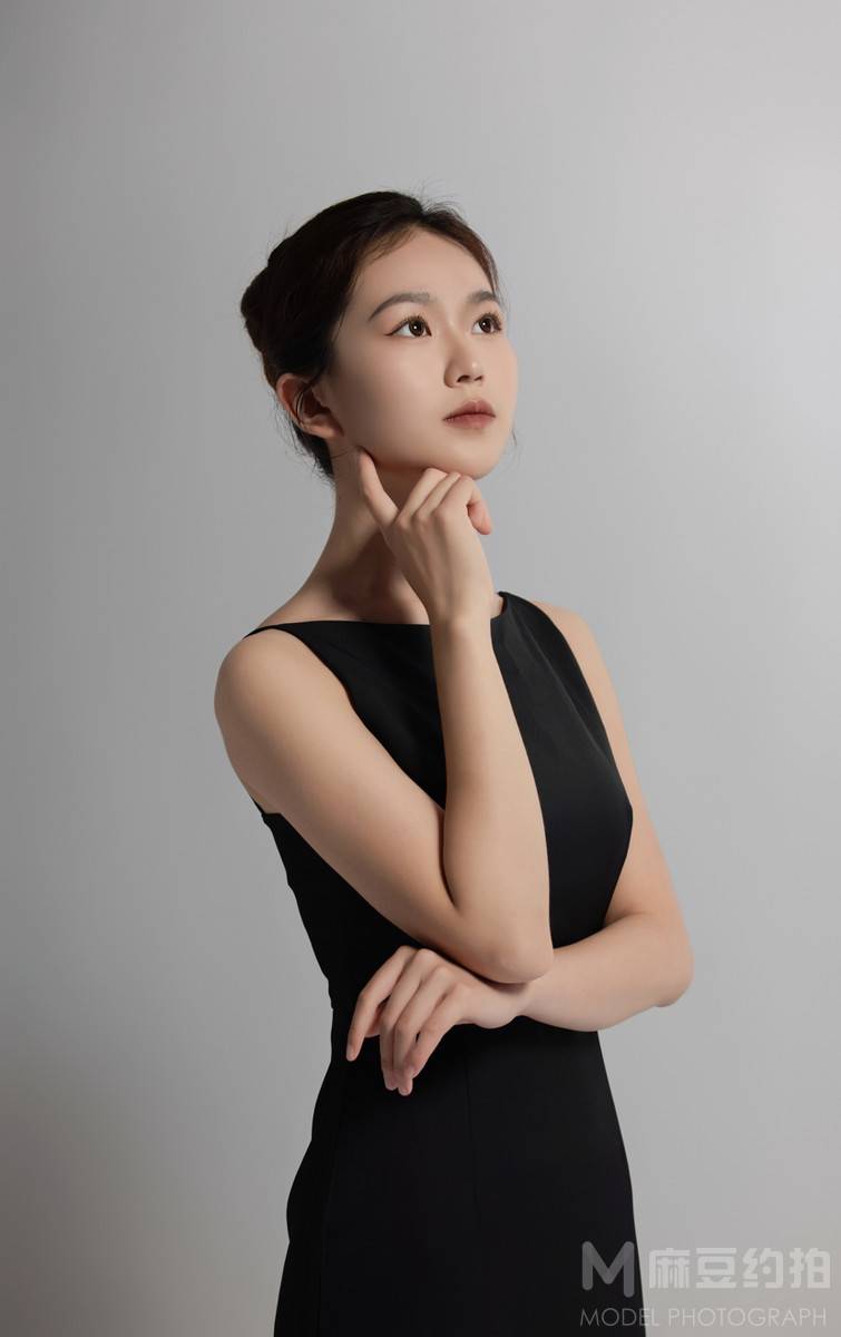黑白模特