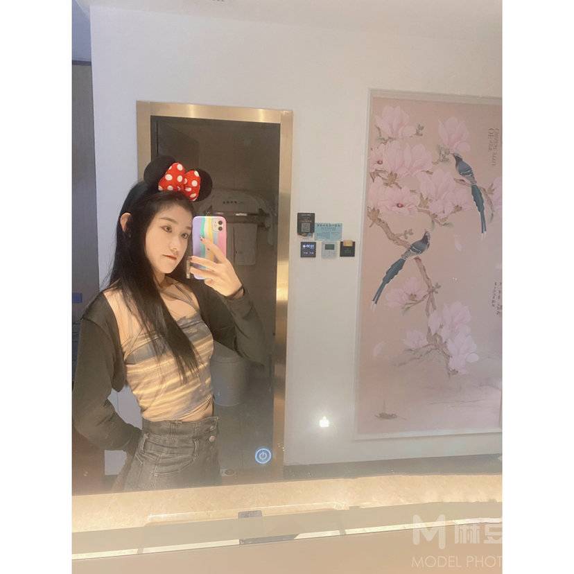 黑白模特