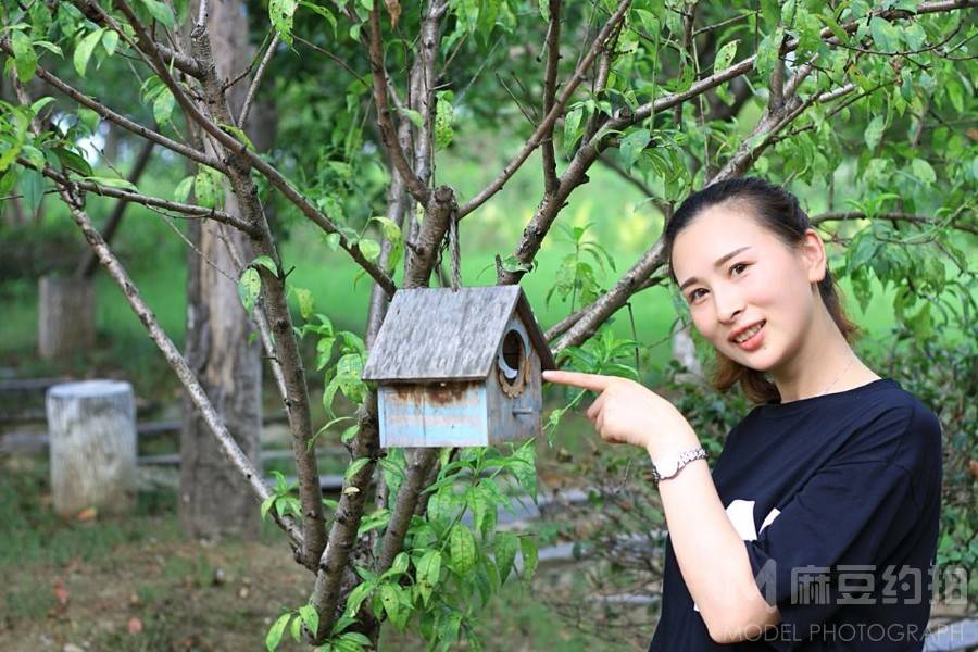 情绪模特