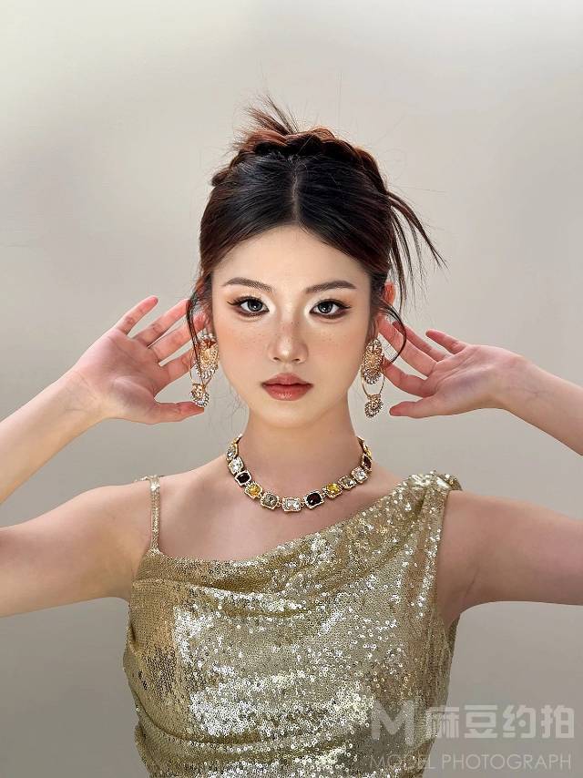 妆容模特
