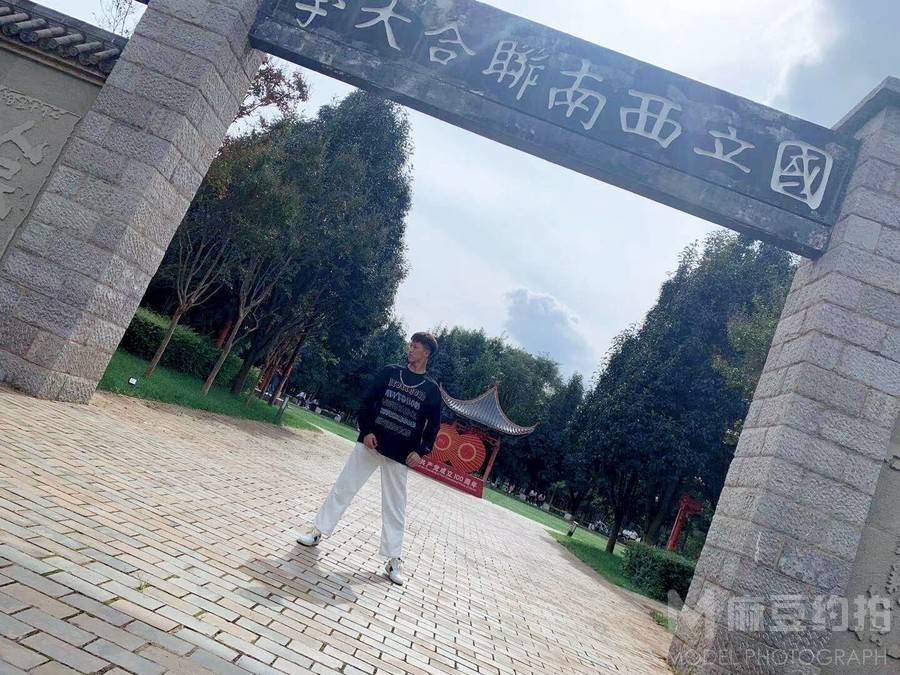 校园模特