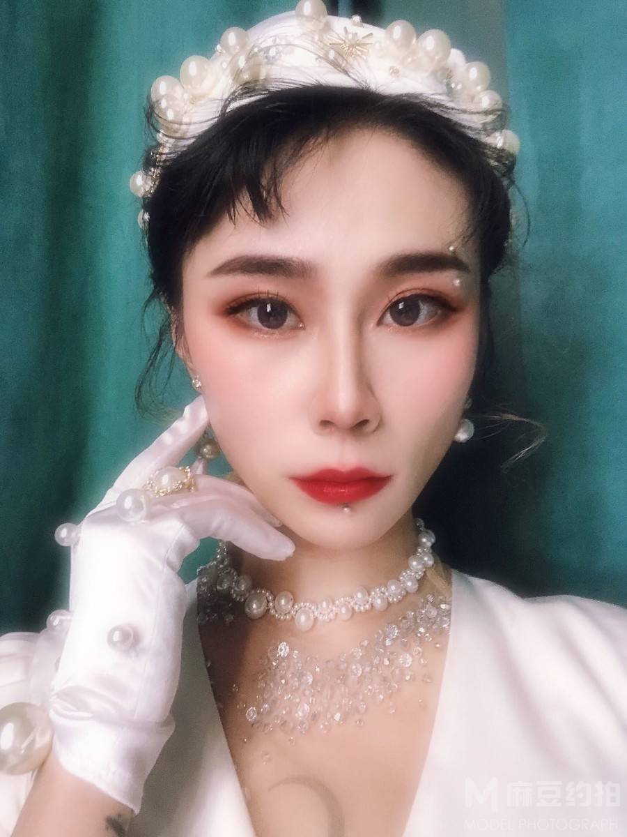 情绪模特