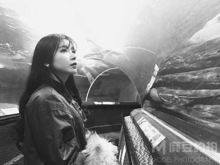 黑白模特