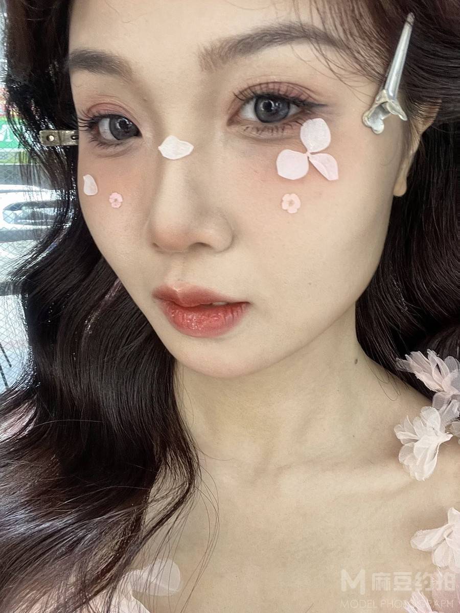 妆容模特