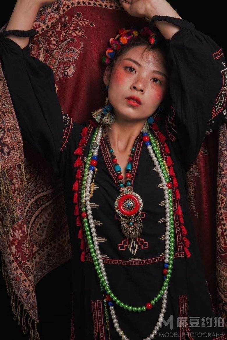 情绪模特