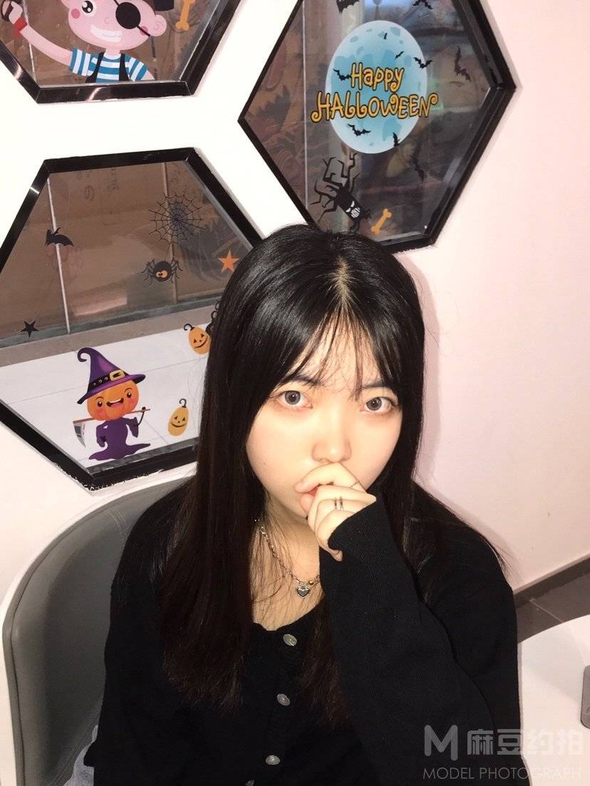 黑白模特