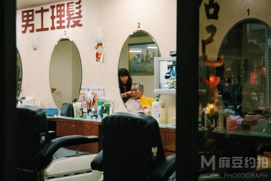 黑白模特