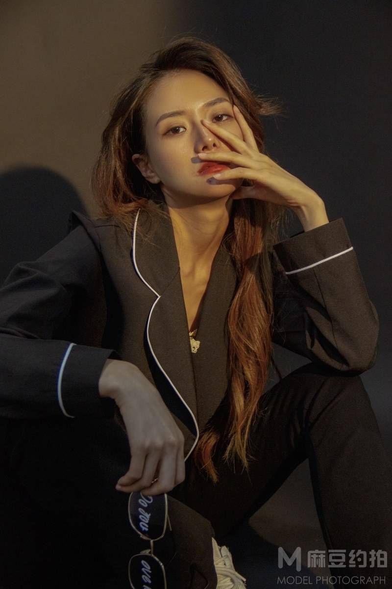 情绪模特