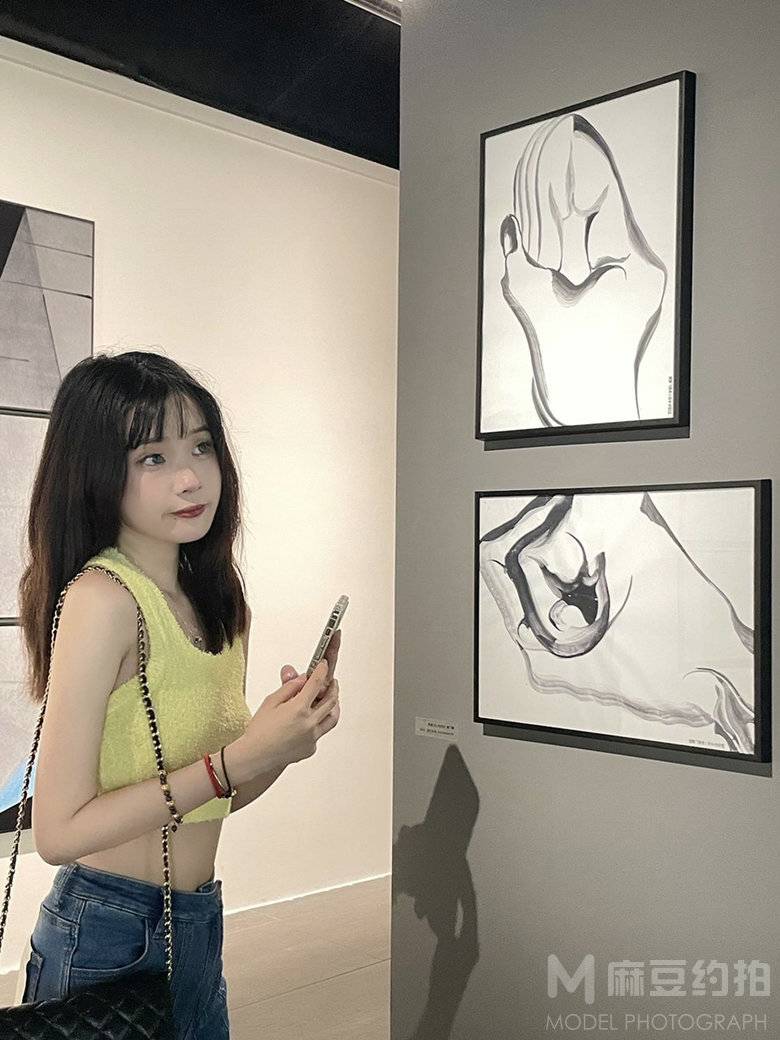 情绪模特