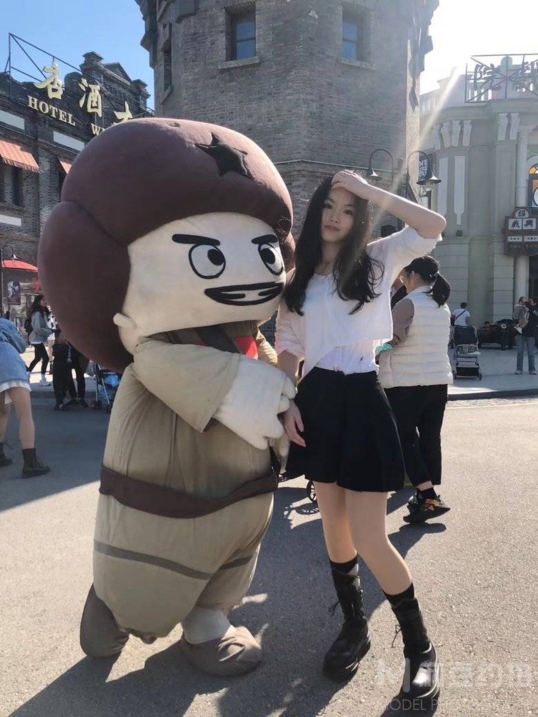 校园模特