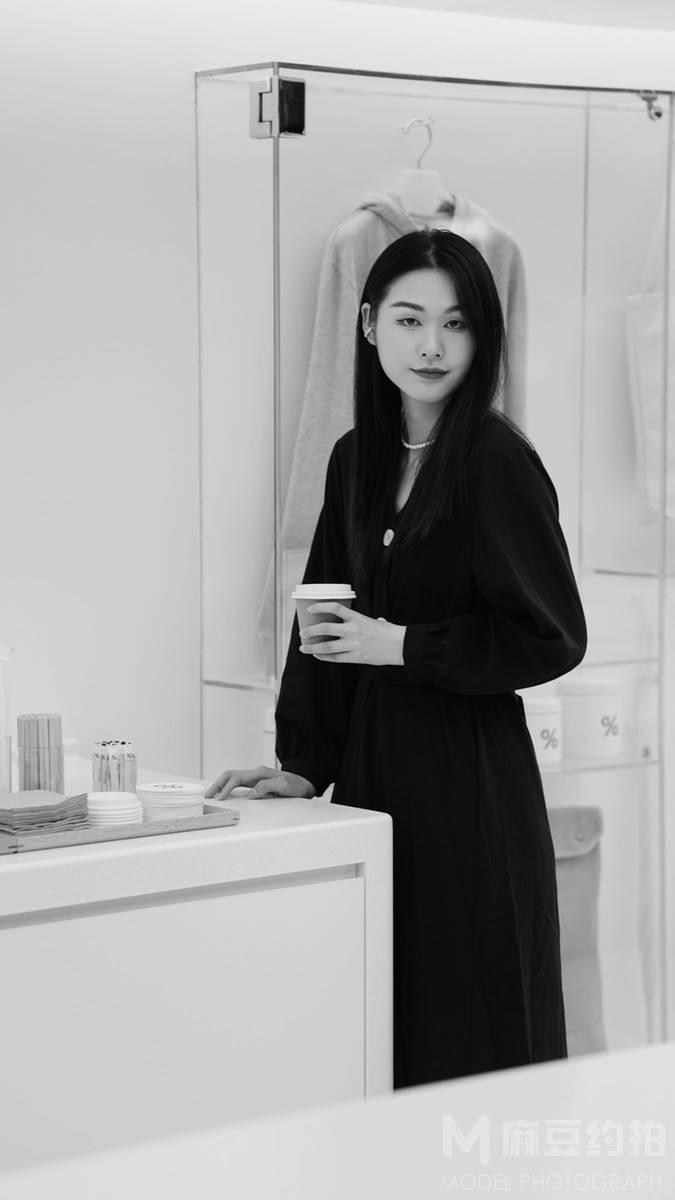 黑白模特
