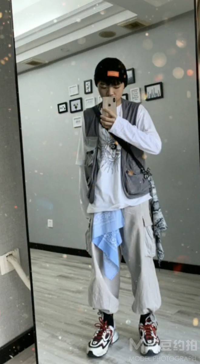 情绪模特