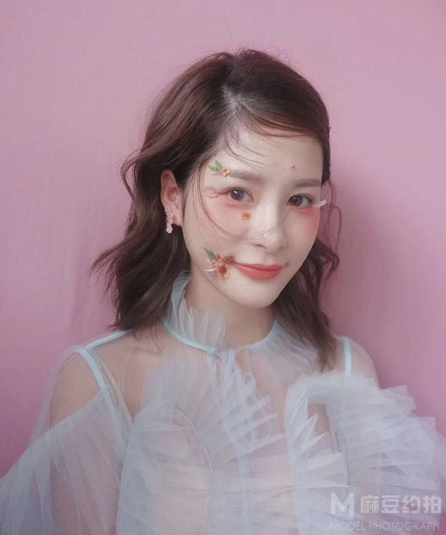 妆容模特