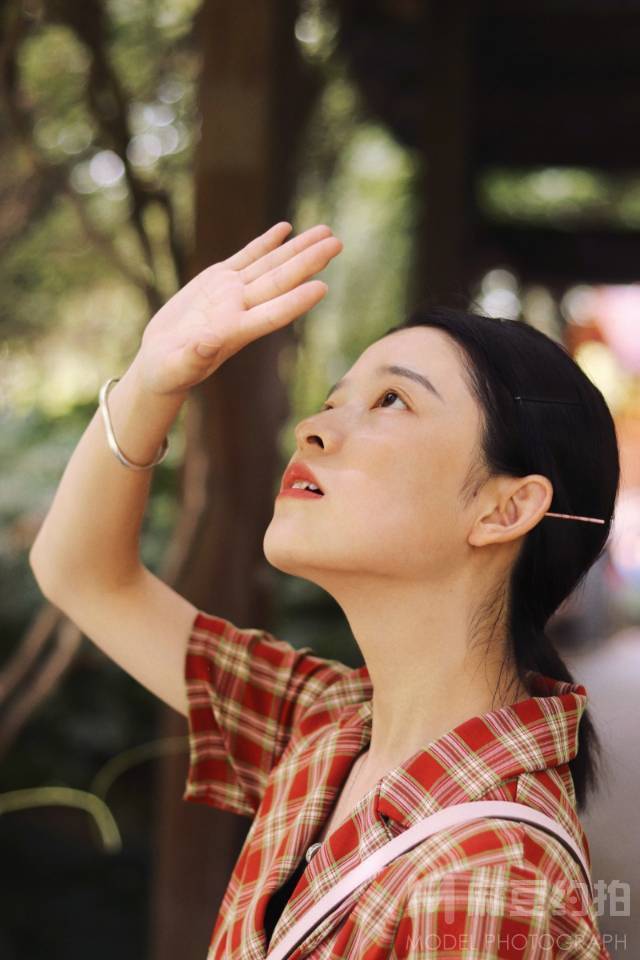 情绪模特