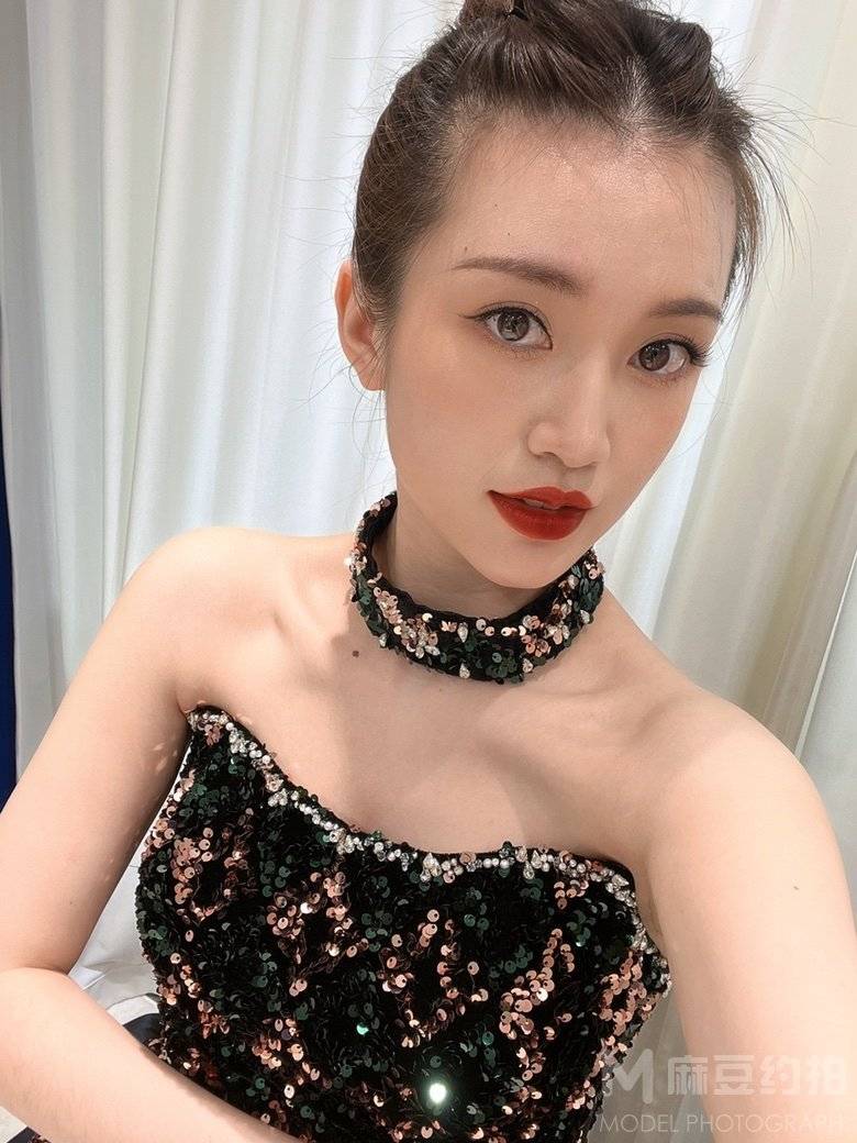 黑白模特