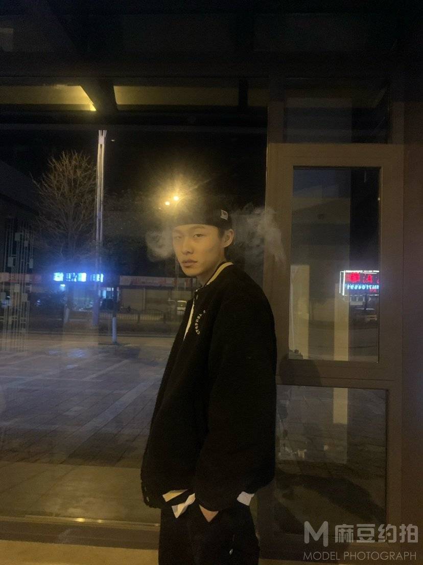 黑白模特