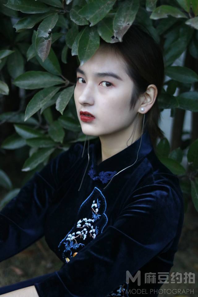 情绪模特